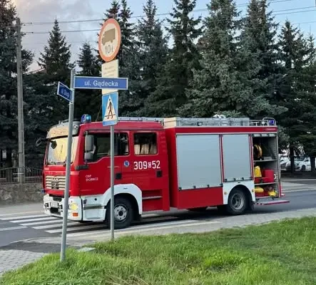 Kolizja dwóch aut w Strzelcach Górnych. Interweniowali strażacy z OSP Dobrcz