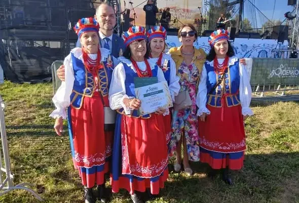 Kruszyn triumfuje: wieniec dożynkowy nagrodzony w Sicienku, KGW w finale wojewódzkim
