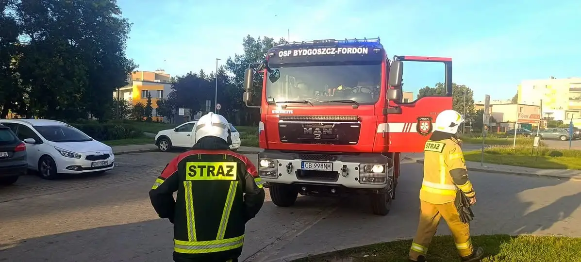 Fałszywy alarm pożarowy na ul. Hallera w Bydgoszczy — strażacy sprawdzili zgłoszenie