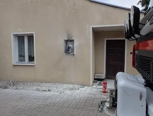 Pożar skrzynki elektrycznej na ul. Krakowskiej w Nowym — interweniowało OSP Osielsko