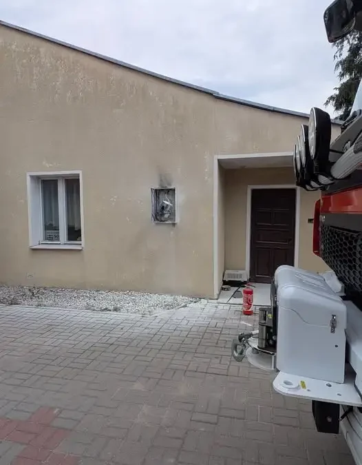 Pożar skrzynki elektrycznej na ul. Krakowskiej w Nowym — interweniowało OSP Osielsko