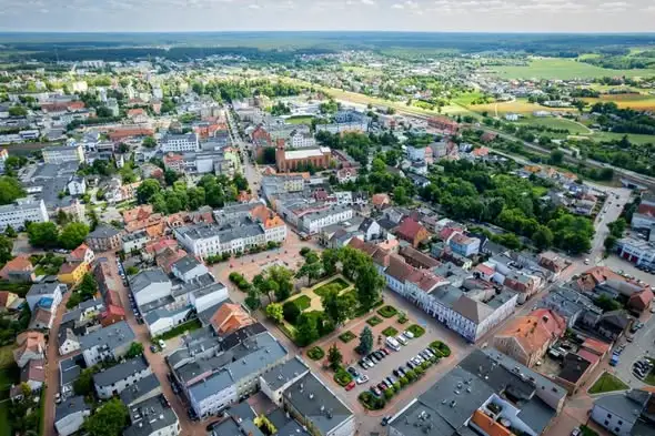 Nowe inwestycje drogowe w powiecie tucholskim: przebudowa dróg i rondo w Gostycynie