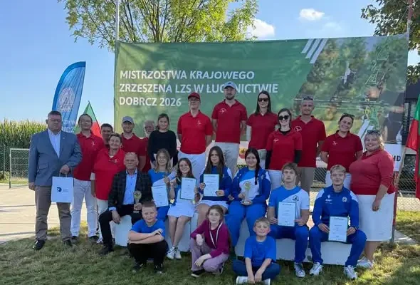 Srebro Weroniki Siwak i Leny Pater na Mistrzostwach Krajowego Zrzeszenia LZS w Dobrczu