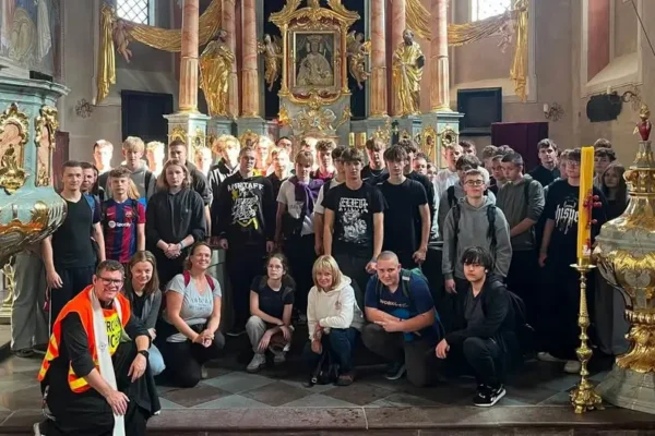 20 km pieszo do Byszewa – szkolna pielgrzymka uczniów z Koronowa