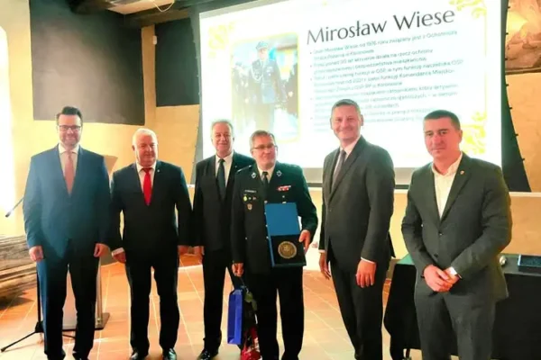 Komendant OSP KSRG Koronowo Mirosław Wiese odznaczony Medalem Starosty Bydgoskiego