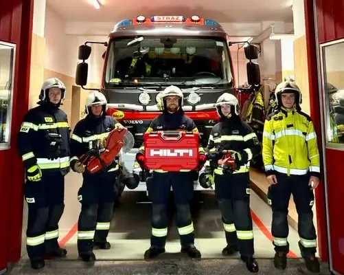 Strażacy z Solca Kujawskiego z nowym sprzętem od Hilti w programie „Hilti ratuje”
