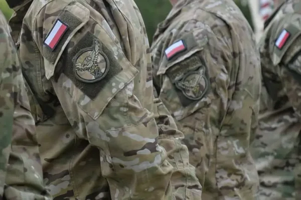 Żandarm z Warszawy uratował rowerzystę po wypadku na skrzyżowaniu