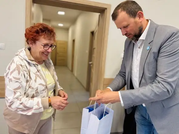 Gmina Dobrcz stawia na seniorów – ruszył program zapobiegania upadkom