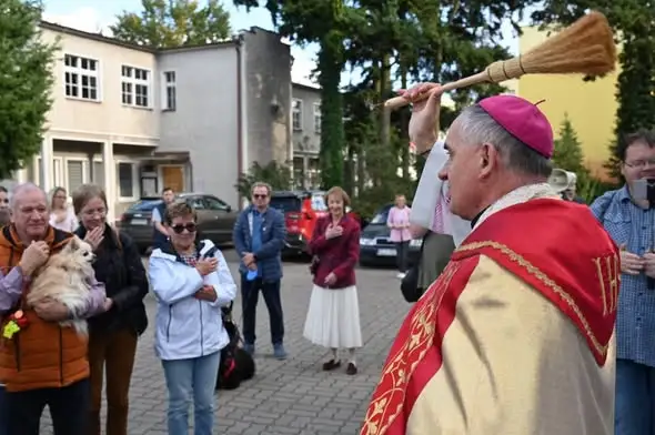 Błogosławieństwo zwierząt na Szwederowie z okazji Światowego Dnia Zwierząt