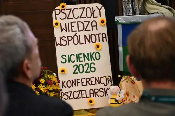 Pszczelarze z gminy Sicienko podsumowali sezon. Konferencja w Pałacu przyciągnęła tłumy