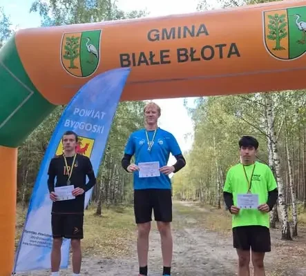 Mistrzostwa Powiatu Bydgoskiego w biegach przełajowych: uczniowie ZSZ Koronowo z medalami