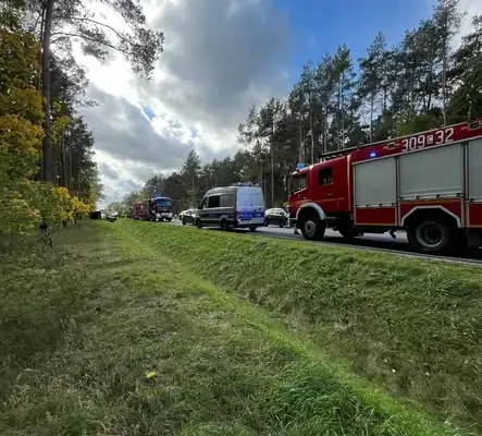Zderzenie dwóch aut w Nowym Smolnie — akcja służb ratunkowych