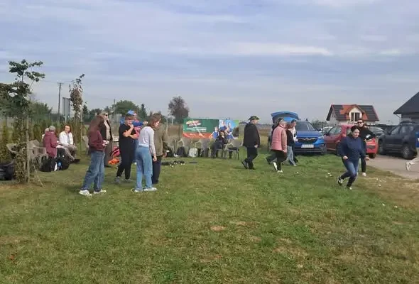Zalesie: KGW Zalesiemka nagrywa historie sołectwa, seniorzy zagrali w petanque z młodzieżą