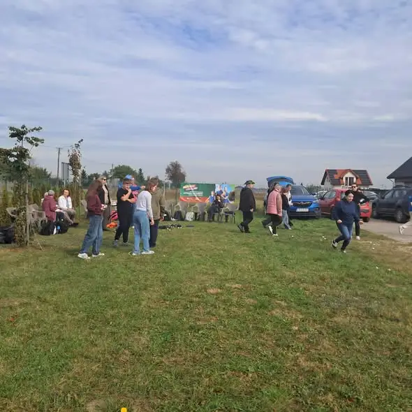 Zalesie: KGW Zalesiemka nagrywa historie sołectwa, seniorzy zagrali w petanque z młodzieżą