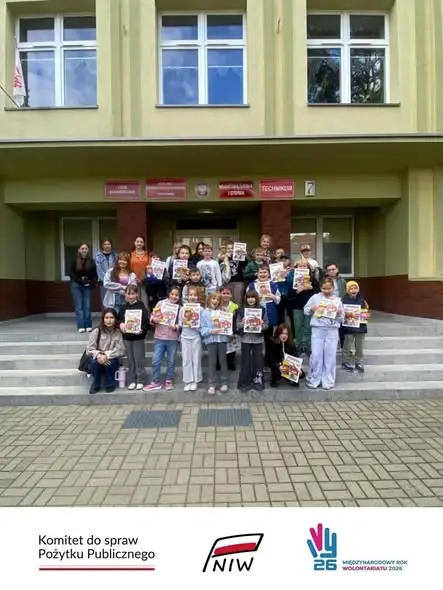 Wolontariusze z „Dobrego Serca Solca” oprowadzili uczniów po strażackim świecie