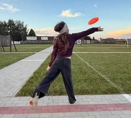 Frisbee na boisku przy Długiej – sportowa inicjatywa ULKS Zryw Dobrcz
