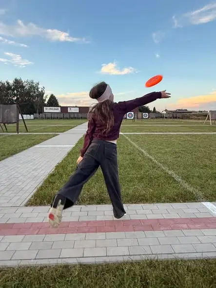 Frisbee na boisku przy Długiej – sportowa inicjatywa ULKS Zryw Dobrcz