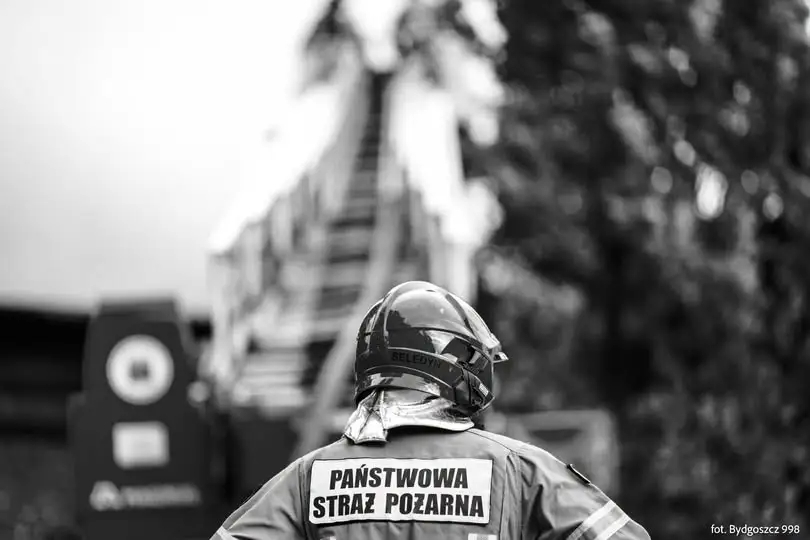 Tragedia w Nisku: dwóch strażaków zginęło w pożarze sklepu