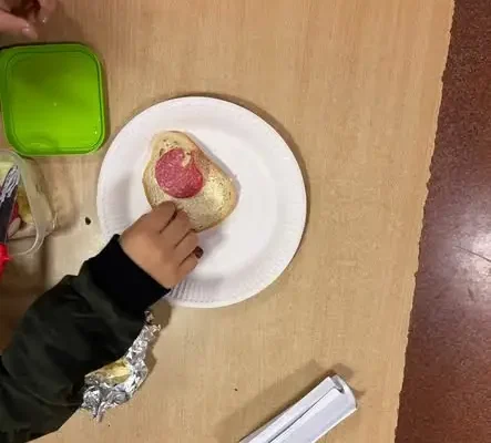 Śniadanie, które uczy więcej niż podręcznik – lekcja życia w klasie 3b