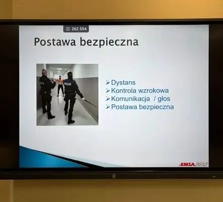 Nauczyciele uczyli się, jak reagować w sytuacjach zagrożenia – szkolenie z alarmowania i ewakuacji