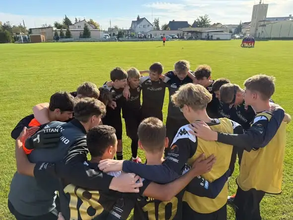Juniorzy B2 Gryfa Sicienko wygrywają na wyjeździe ze Strażakiem Przechowo 3:1