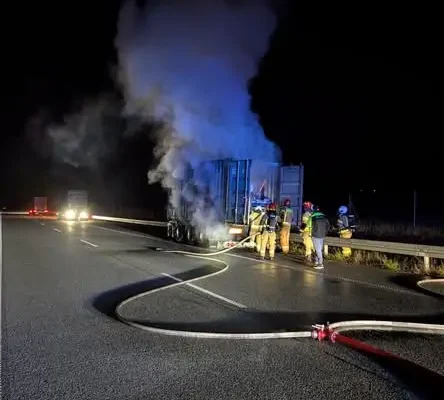 Pożar naczepy ciężarówki na trasie S5 pod Bydgoszczą