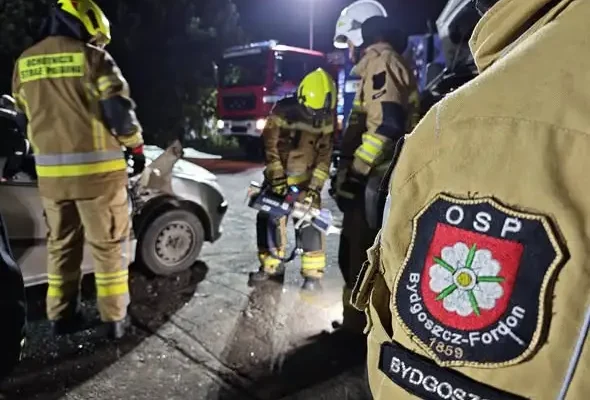 Strażacy z Fordonu i OSP szkolili się na złomowcu w Stronnie