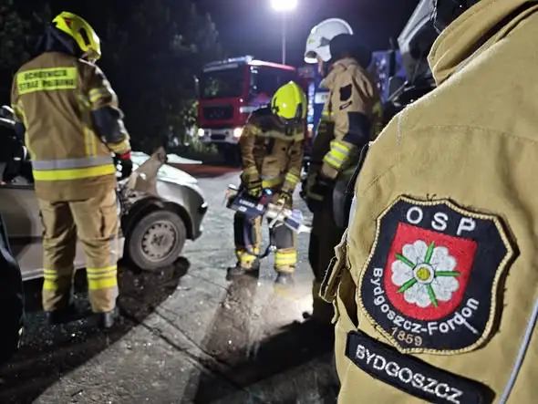 Strażacy z Fordonu i OSP szkolili się na złomowcu w Stronnie