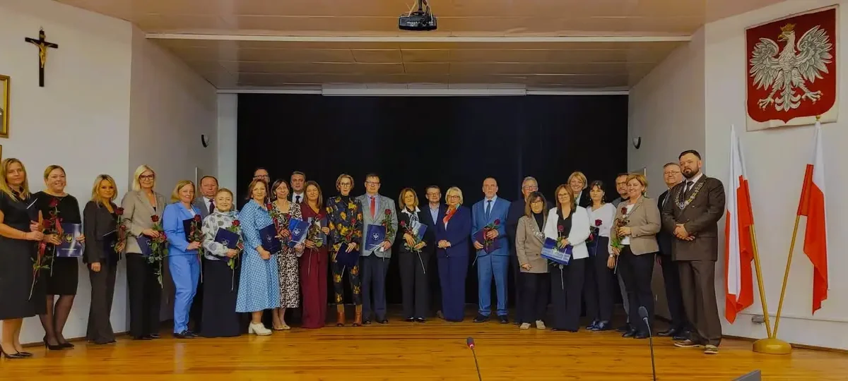 Nagrody Burmistrza Koronowa dla nauczycieli wręczone podczas XXXIV sesji Rady Miejskiej