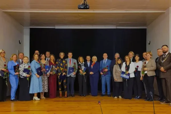 Nagrody Burmistrza Koronowa dla nauczycieli wręczone podczas XXXIV sesji Rady Miejskiej