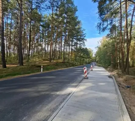 Nowe zatoki autobusowe na DW 258 między Osiekiem a Silnem – finisz budowy