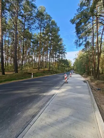 Nowe zatoki autobusowe na DW 258 między Osiekiem a Silnem – finisz budowy